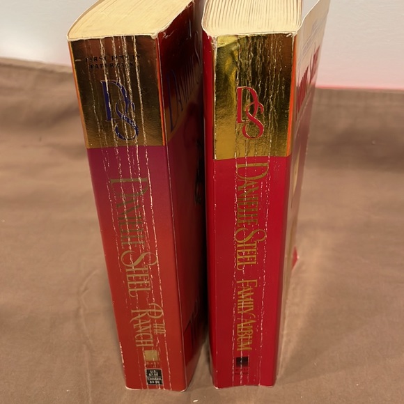 Lot of 2 Danielle Steel Books: Family Album and The Ranch - Picture 8 of 10